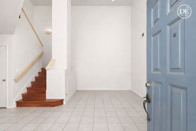 Building Photo - 1768 Promenade Cir
