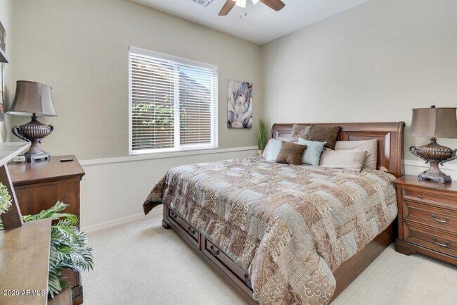 Building Photo - 10601 E Meadowhill Dr