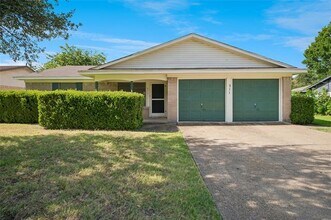 Building Photo - 511 Cambridge Dr