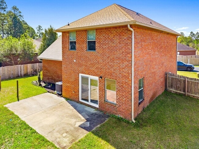 Building Photo - 140 Kinley Ave