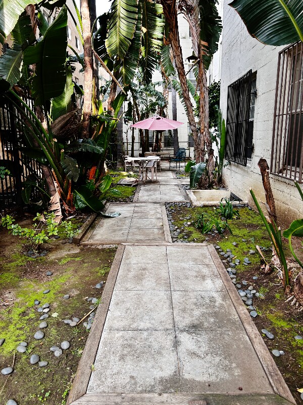 Building Photo - 1523 N McCadden Pl