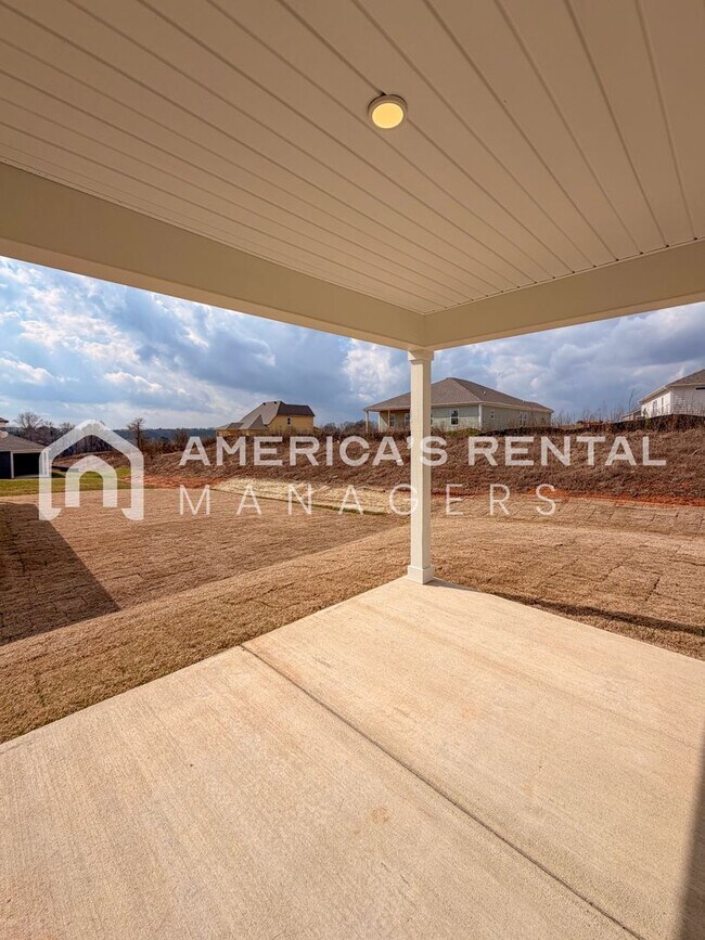 Building Photo - Available NOW! Spacious 5-Bedroom Single Level Home!