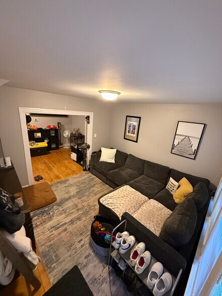 LR - 3029 S Hanson Ave