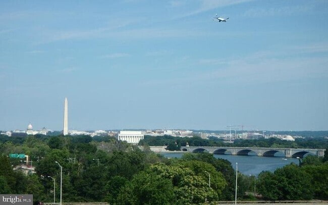 Building Photo - 1121 ARLINGTON Blvd