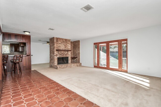 Building Photo - 403 Westwood Dr