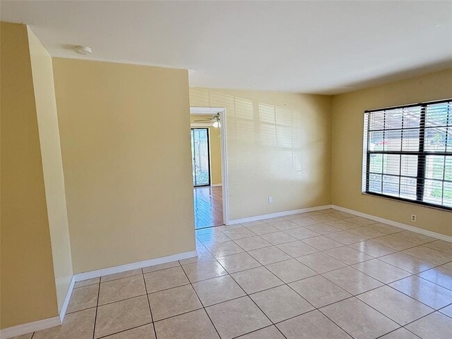 Building Photo - 1219 Julian Ln Dr