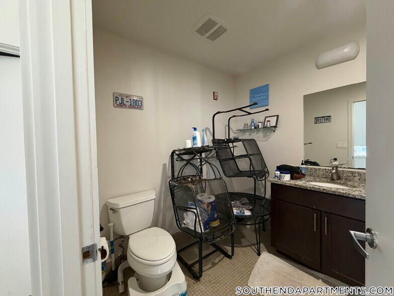 Building Photo - 160 E Berkeley St