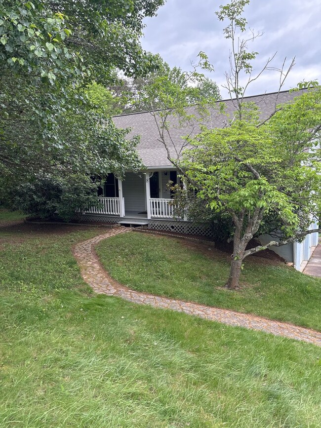 Building Photo - Charming North Asheville Cape Cod