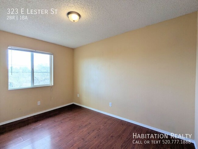 Building Photo - 2Bed/1Bath University Area, Triplex at Sug...