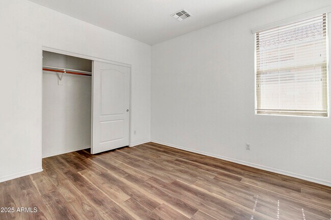 Building Photo - 17228 W Elm St