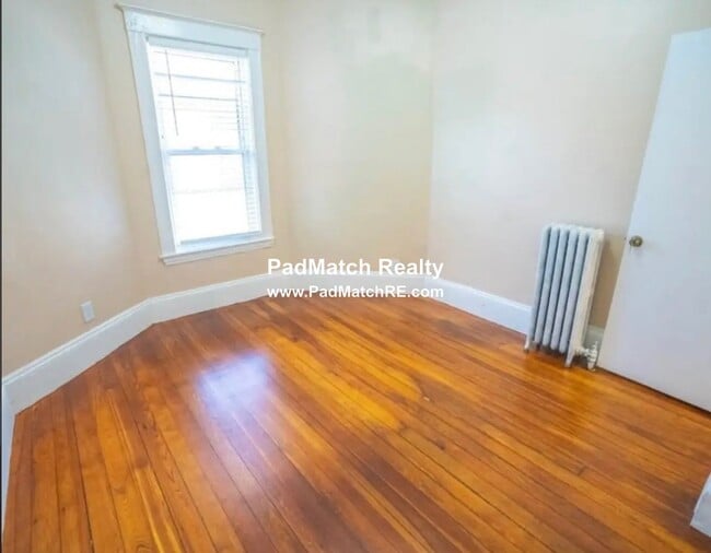 Building Photo - 104 Wayland St
