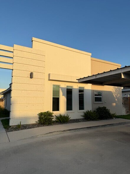 Building Photo - 1412 Lore Dr