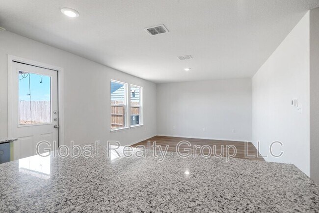 Building Photo - 535 Wild Olive Wy