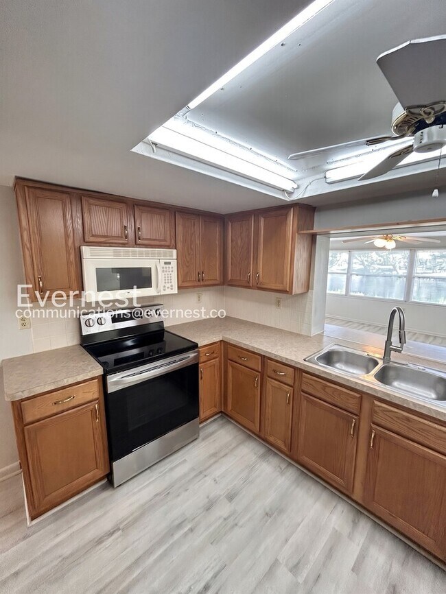 Building Photo - 7810 Cayuga Dr