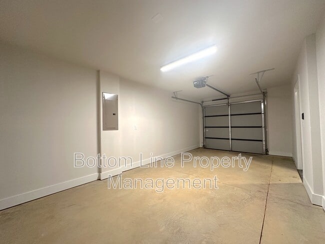 Building Photo - 1312 Carolyn Dr