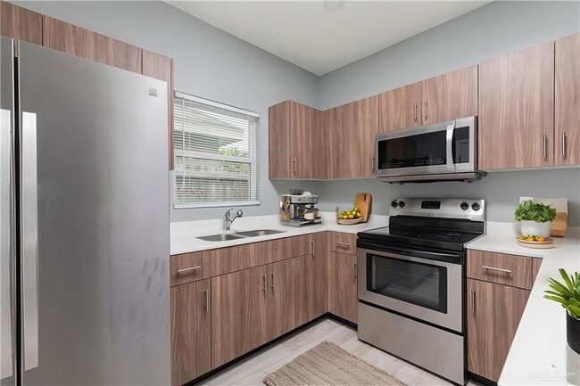 Building Photo - 4 Tinsley Ave