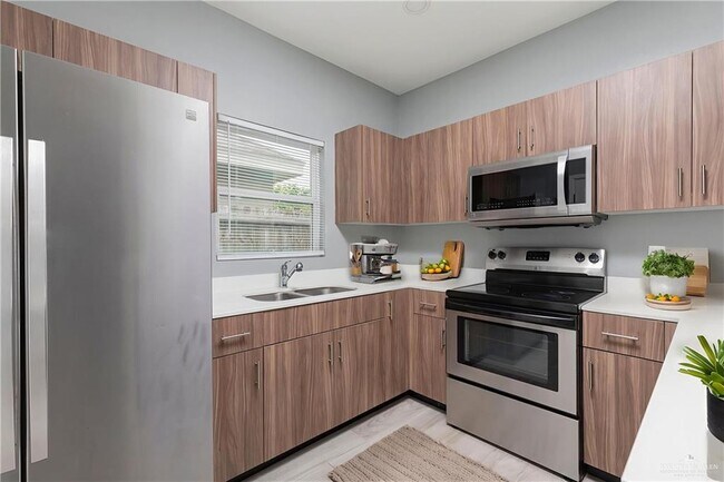 Building Photo - 4 W Tinsley Ave