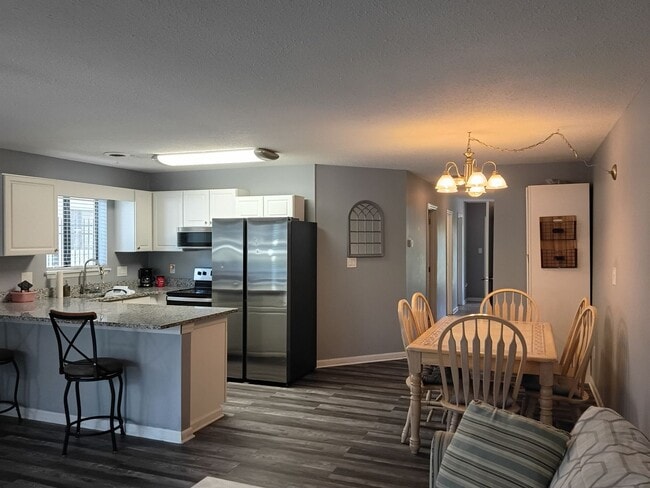 Building Photo - Golf Colony VII