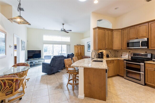 Building Photo - 8121 SW Yachtsmans Dr