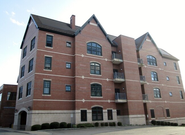 Building Photo - 10 Winchester Pl