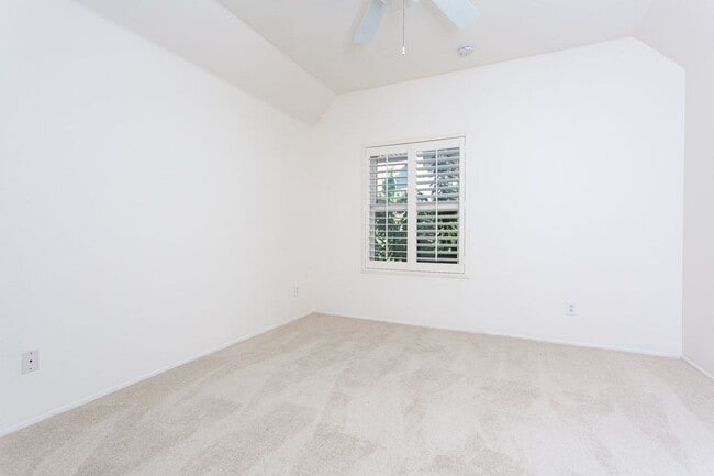 Building Photo - Corner condo in the highly desirable River Colony community!