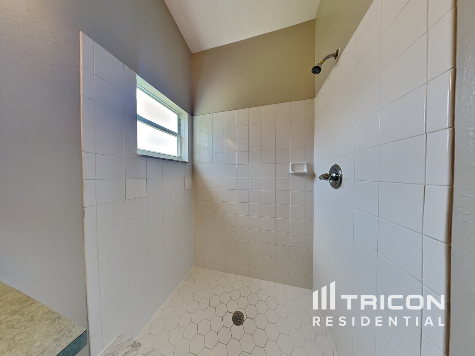 Building Photo - 7833 Manor Dr