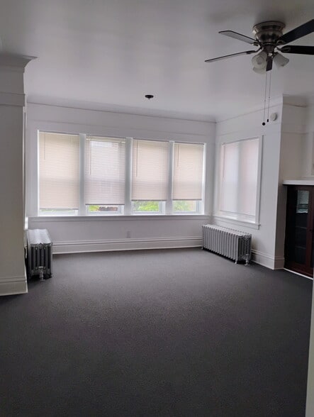 Living Room - 4741 N Troy St