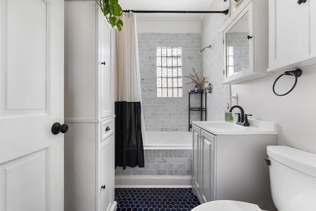 Building Photo - 185 Savin Hill Ave