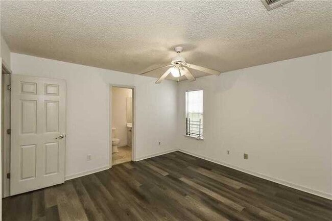 Building Photo - Fantastic 3bd/2ba home! Let yourself in!