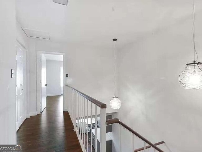 Building Photo - 2032 Powers Ferry Trce SE