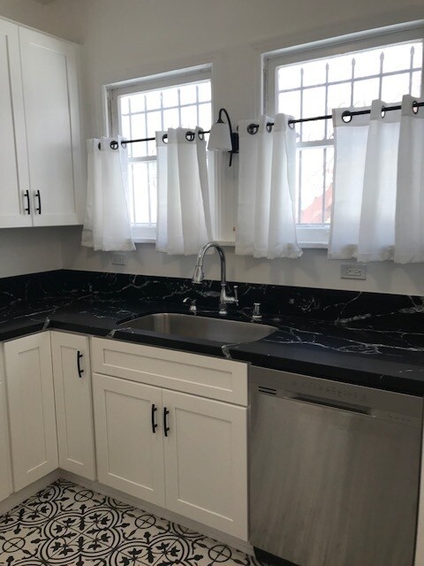 kitchen sink - 916 S Orange Grove Ave