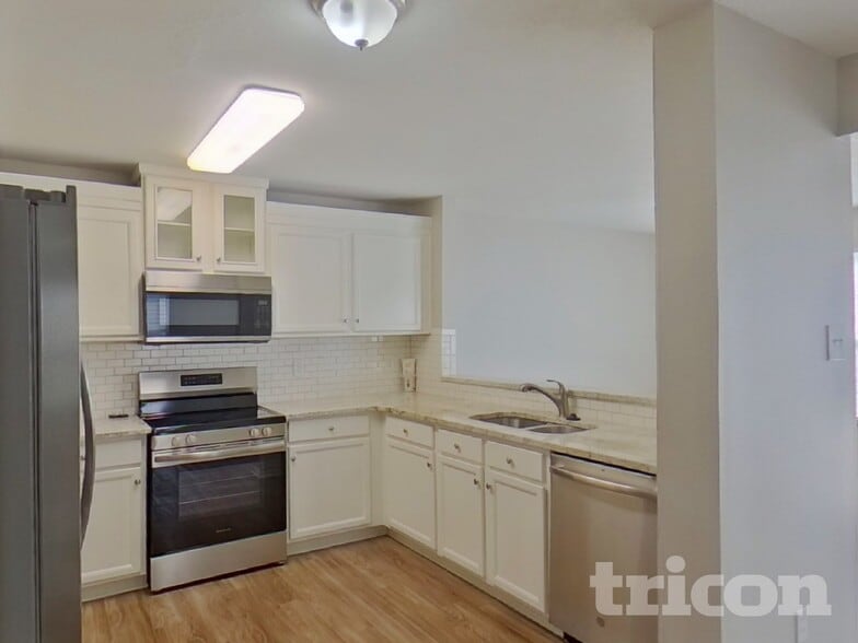 Building Photo - 2028 Dunsmore Ln