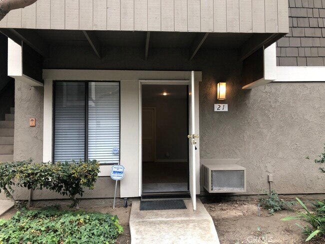Building Photo - 21 Streamwood-