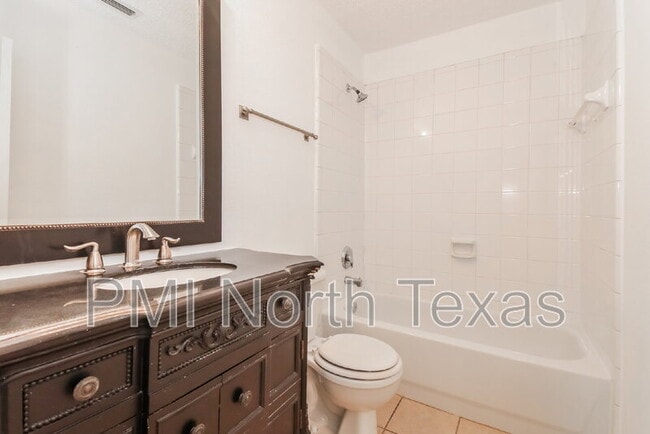 Building Photo - 1571 Thornhill Ln