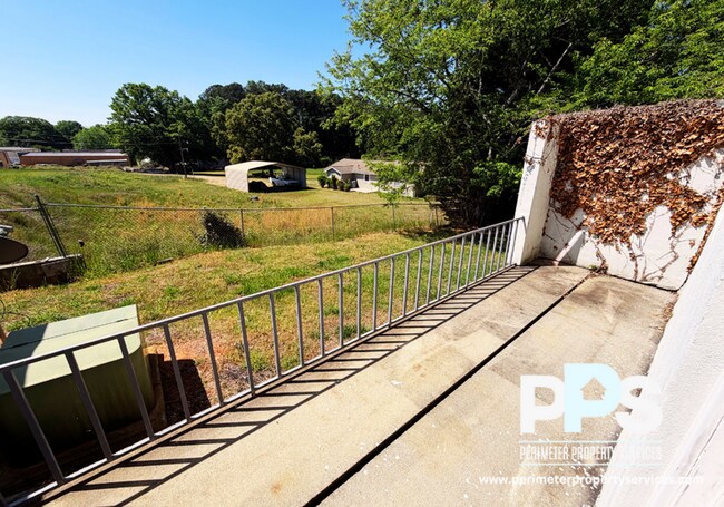 Building Photo - 1040 Sandtown Rd SW