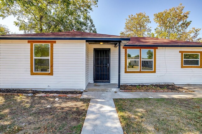 Building Photo - Remodeled 3 Bed, 1 Bath Home in Morningsid...