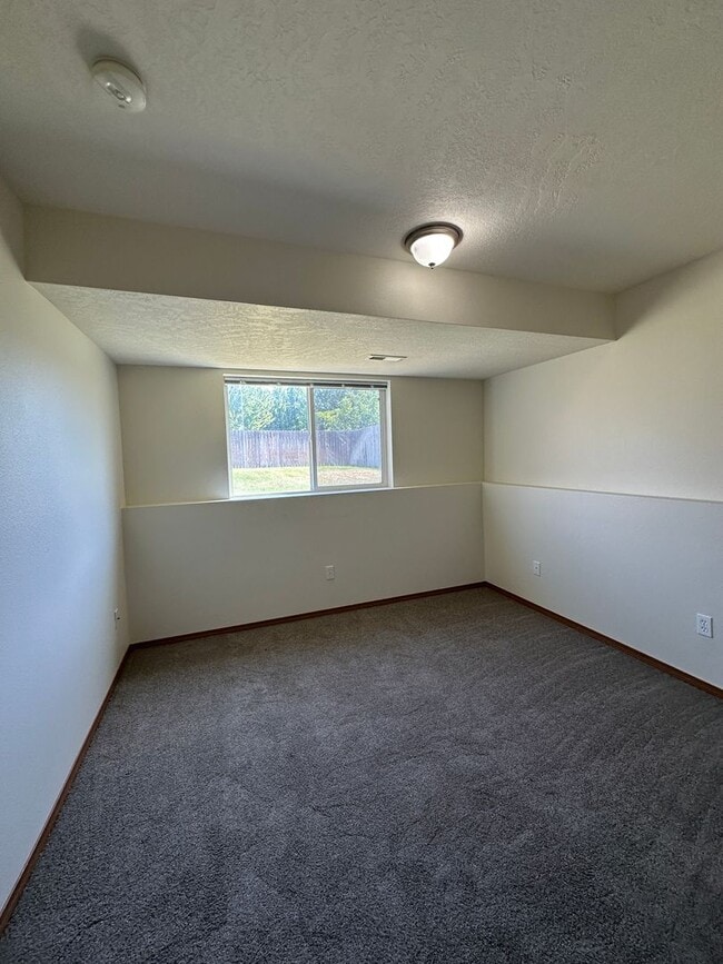 Building Photo - 419 N Arbutus Ave