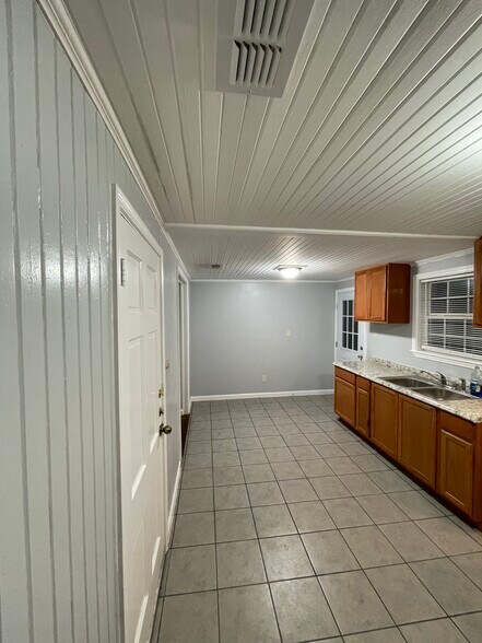 Kitchen - 229 W George St