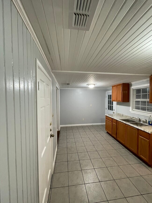 Kitchen - 229 W George St