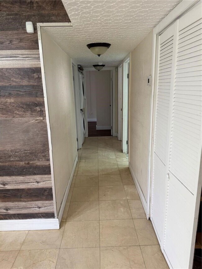 Building Photo - 600 NW 214th St