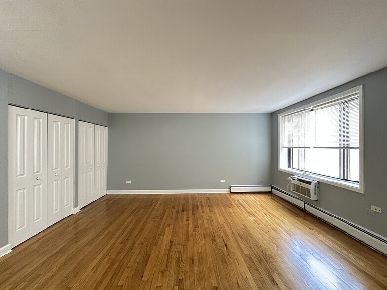 Building Photo - 1515 W Morse Ave