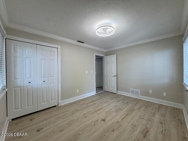 Building Photo - 190 Hidden Hills Dr