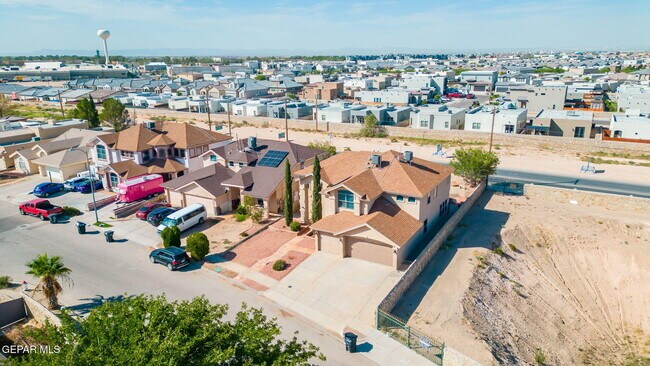 Building Photo - 695 Paseo del Mar Dr