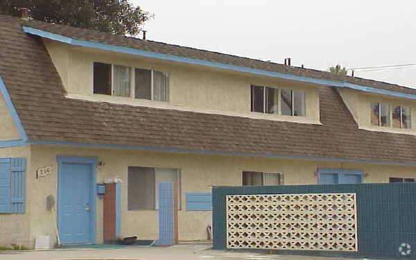 Building Photo - 950 N Sacramento Ave