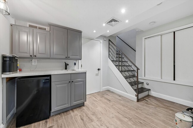 Building Photo - 201 W Barnard St