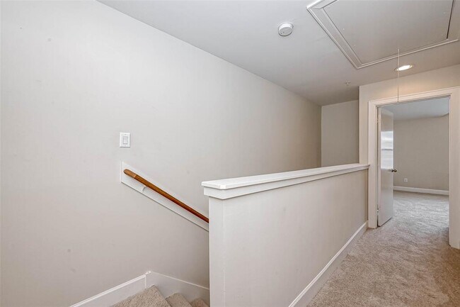 Building Photo - 2710 Hullsmith Dr