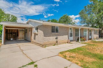 Building Photo - West Jordan Duplex w carport AVAILABLE NOW!!