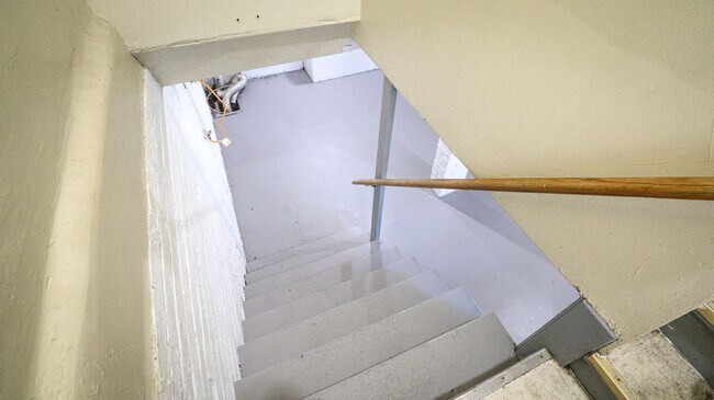 Building Photo - 3 Bedroom House