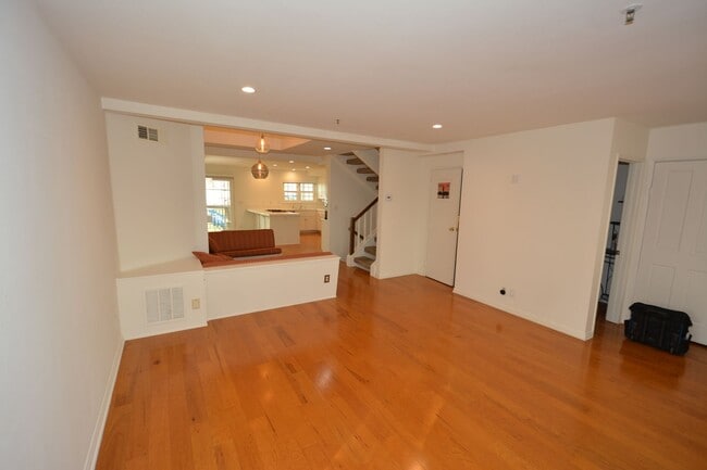 Building Photo - 3BED/3.5BATH in Hollywood Beach