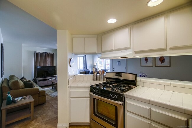 Building Photo - 803 El Carmel Pl